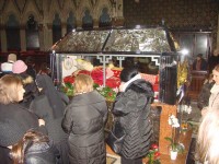 Vjernički ophod oko Blaženikova groba u zagrebačkoj prvostolnici